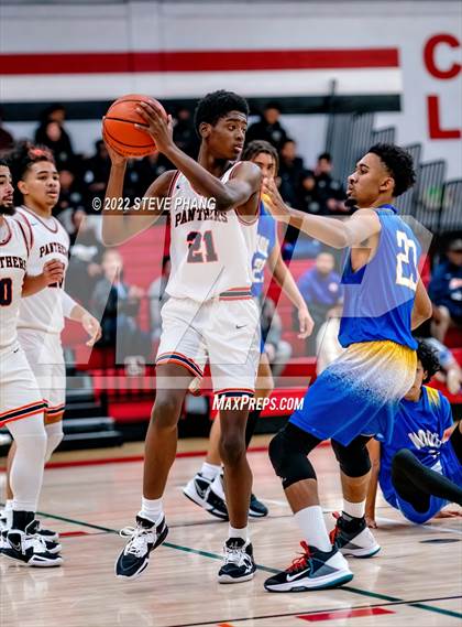 Thumbnail 2 in Wood vs. Fortune Early College (Cordova Christmas Classic) photogallery.