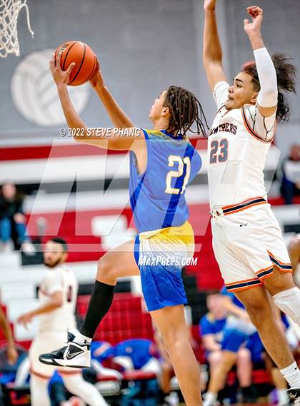 Thumbnail 3 in Wood vs. Fortune Early College (Cordova Christmas Classic) photogallery.