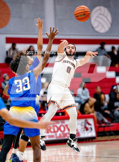 Thumbnail 2 in Wood vs. Fortune Early College (Cordova Christmas Classic) photogallery.