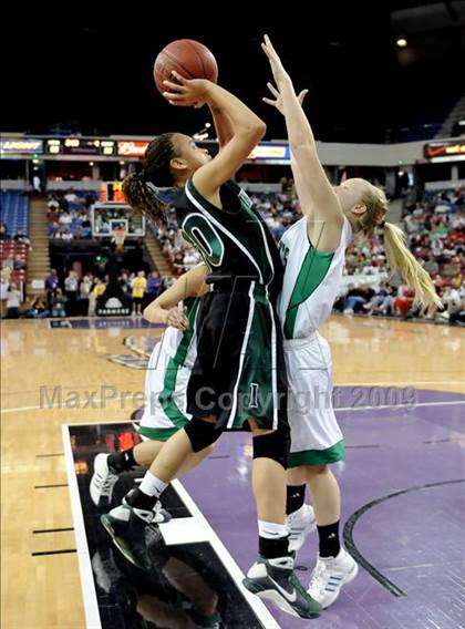 Thumbnail 2 in St. Mary's vs. Inglewood (CIF State D3 Final) photogallery.