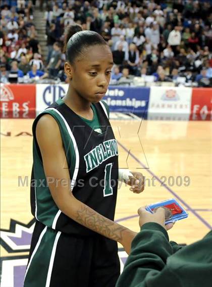 Thumbnail 2 in St. Mary's vs. Inglewood (CIF State D3 Final) photogallery.