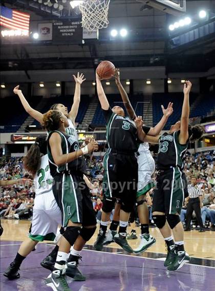 Thumbnail 3 in St. Mary's vs. Inglewood (CIF State D3 Final) photogallery.