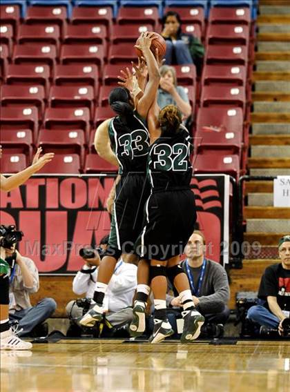 Thumbnail 3 in St. Mary's vs. Inglewood (CIF State D3 Final) photogallery.