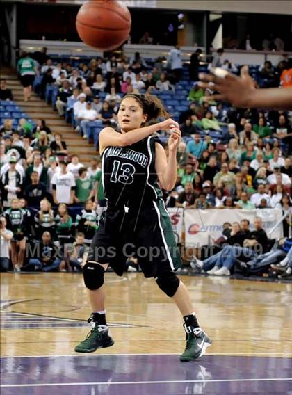 Thumbnail 3 in St. Mary's vs. Inglewood (CIF State D3 Final) photogallery.