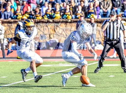 Thumbnail 3 in Northwest vs. Mill Valley (KSHSAA 5A Final) photogallery.