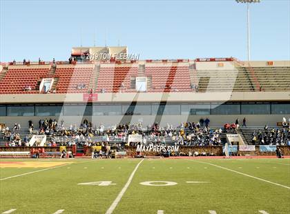 Thumbnail 2 in Northwest vs. Mill Valley (KSHSAA 5A Final) photogallery.