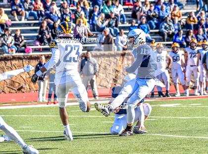 Thumbnail 3 in Northwest vs. Mill Valley (KSHSAA 5A Final) photogallery.