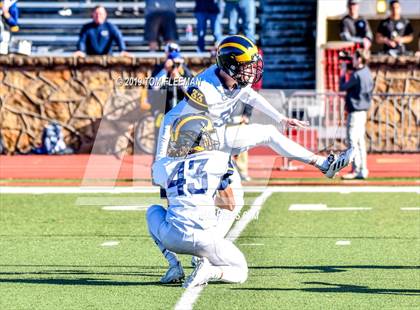 Thumbnail 2 in Northwest vs. Mill Valley (KSHSAA 5A Final) photogallery.
