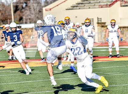 Thumbnail 3 in Northwest vs. Mill Valley (KSHSAA 5A Final) photogallery.