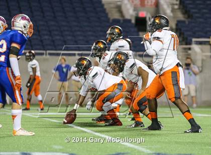 Thumbnail 2 in Bolles vs. Washington (FHSAA 4A Final) photogallery.
