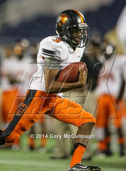 Thumbnail 2 in Bolles vs. Washington (FHSAA 4A Final) photogallery.