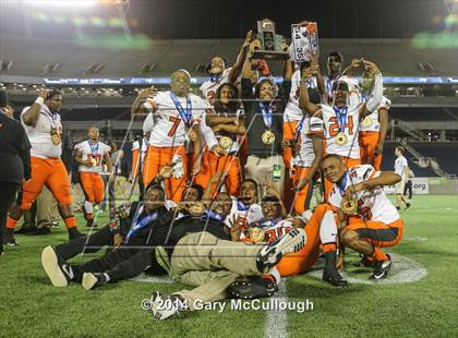 Thumbnail 2 in Bolles vs. Washington (FHSAA 4A Final) photogallery.