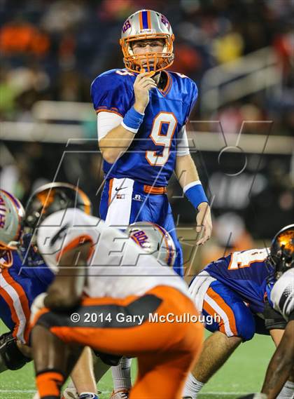 Thumbnail 2 in Bolles vs. Washington (FHSAA 4A Final) photogallery.