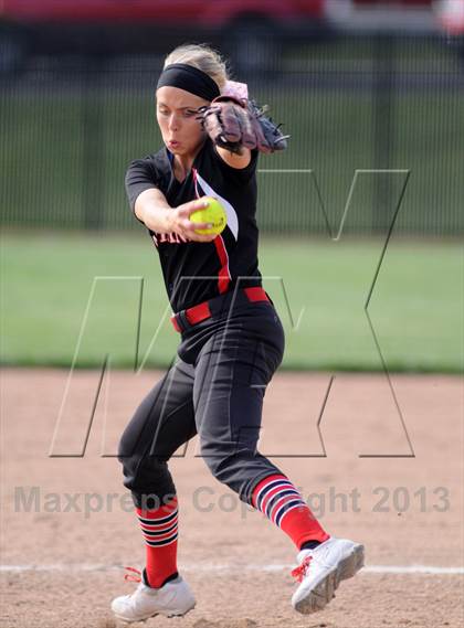 Thumbnail 3 in Nashville @ DuQuoin photogallery.
