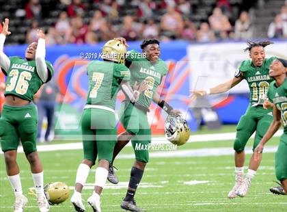 Thumbnail 2 in Acadiana vs. Destrehan (LHSAA Class 5A Final) photogallery.