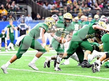 Thumbnail 1 in Acadiana vs. Destrehan (LHSAA Class 5A Final) photogallery.