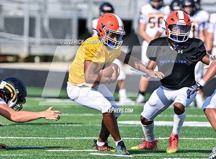 Thumbnail 3 in Montgomery Central vs Glenn (Scrimmage) photogallery.