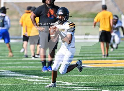 Thumbnail 2 in Montgomery Central vs Glenn (Scrimmage) photogallery.