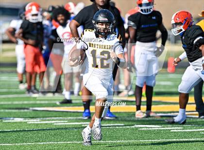 Thumbnail 2 in Montgomery Central vs Glenn (Scrimmage) photogallery.