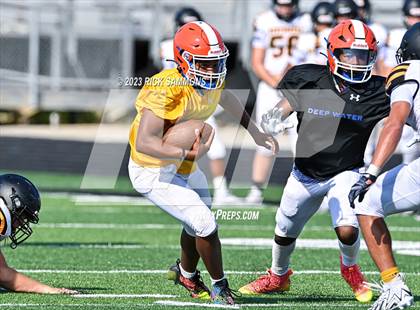 Thumbnail 1 in Montgomery Central vs Glenn (Scrimmage) photogallery.