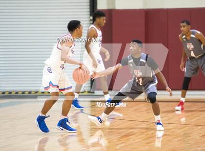 Thumbnail 2 in Metairie Park Country Day vs. West Jefferson (All State Sugar Bowl Classic) photogallery.