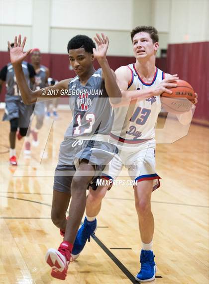 Thumbnail 3 in Metairie Park Country Day vs. West Jefferson (All State Sugar Bowl Classic) photogallery.