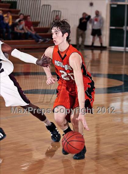 Thumbnail 2 in Pigeon Forge vs. Fulton (D3-AAA playoffs) photogallery.