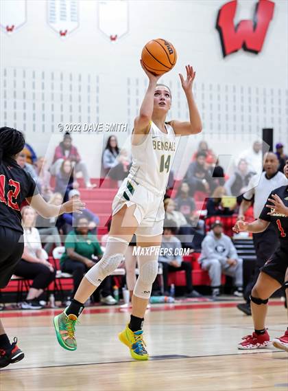 Thumbnail 3 in Salisbury vs. Greensboro Day School photogallery.