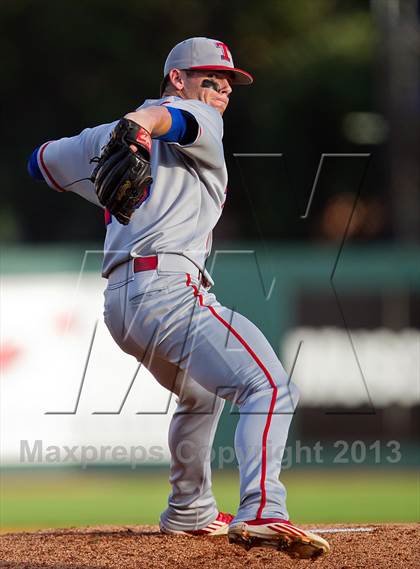 Thumbnail 1 in Foster vs Tomball (UIL 4A Region 3 Final) photogallery.