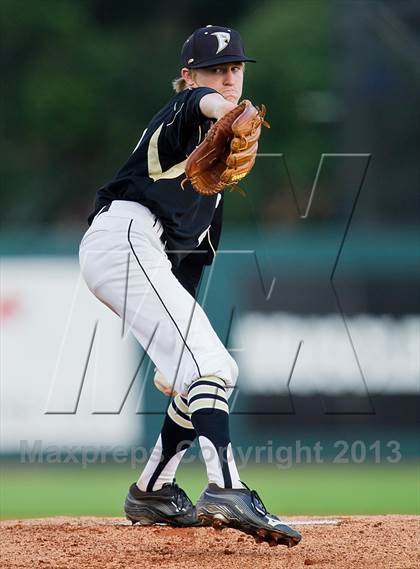 Thumbnail 1 in Foster vs Tomball (UIL 4A Region 3 Final) photogallery.
