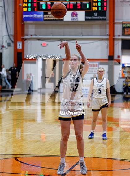 Thumbnail 3 in Ottawa-Glandorf vs Liberty Center (OHSAA Division 3 Region 10 Regional Semi Final) photogallery.