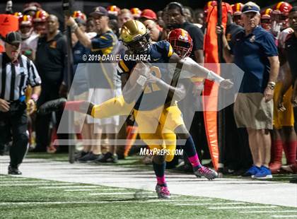 Thumbnail 3 in St. Thomas Aquinas vs Deerfield Beach photogallery.