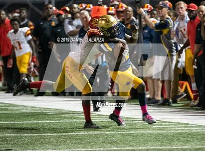 Thumbnail 1 in St. Thomas Aquinas vs Deerfield Beach photogallery.