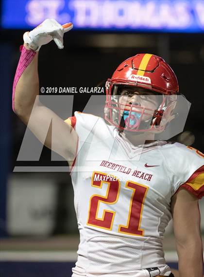 Thumbnail 1 in St. Thomas Aquinas vs Deerfield Beach photogallery.