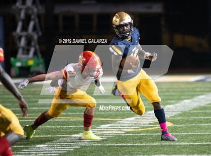 Thumbnail 2 in St. Thomas Aquinas vs Deerfield Beach photogallery.