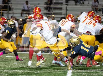 Thumbnail 2 in St. Thomas Aquinas vs Deerfield Beach photogallery.