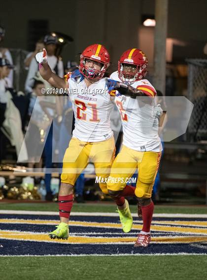 Thumbnail 2 in St. Thomas Aquinas vs Deerfield Beach photogallery.