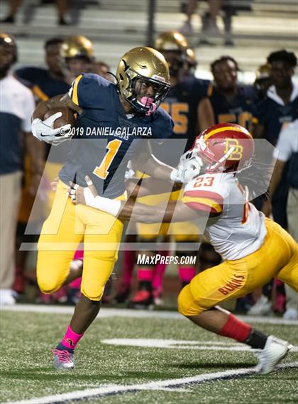 Thumbnail 3 in St. Thomas Aquinas vs Deerfield Beach photogallery.