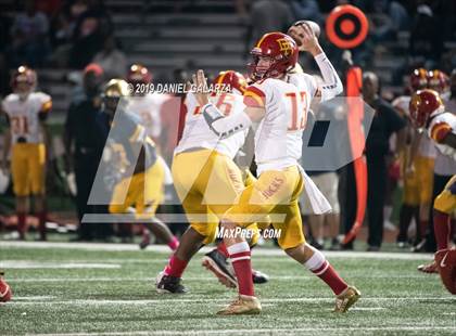 Thumbnail 2 in St. Thomas Aquinas vs Deerfield Beach photogallery.