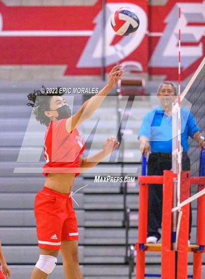 Thumbnail 2 in Mater Dei Catholic @ Sweetwater photogallery.