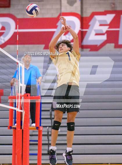 Thumbnail 2 in Mater Dei Catholic @ Sweetwater photogallery.
