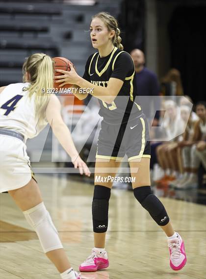 Thumbnail 1 in Fayette vs Helias Catholic (Norm Stewart Classic) photogallery.