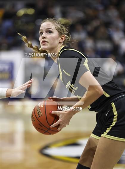 Thumbnail 2 in Fayette vs Helias Catholic (Norm Stewart Classic) photogallery.