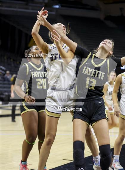 Thumbnail 1 in Fayette vs Helias Catholic (Norm Stewart Classic) photogallery.