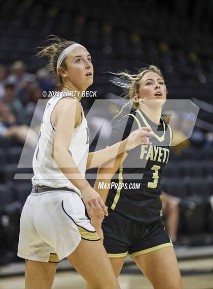 Thumbnail 1 in Fayette vs Helias Catholic (Norm Stewart Classic) photogallery.