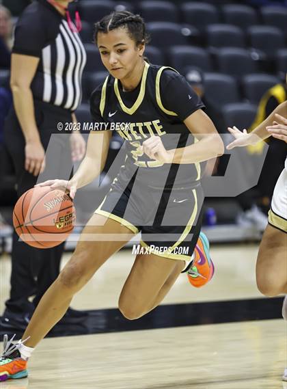 Thumbnail 1 in Fayette vs Helias Catholic (Norm Stewart Classic) photogallery.