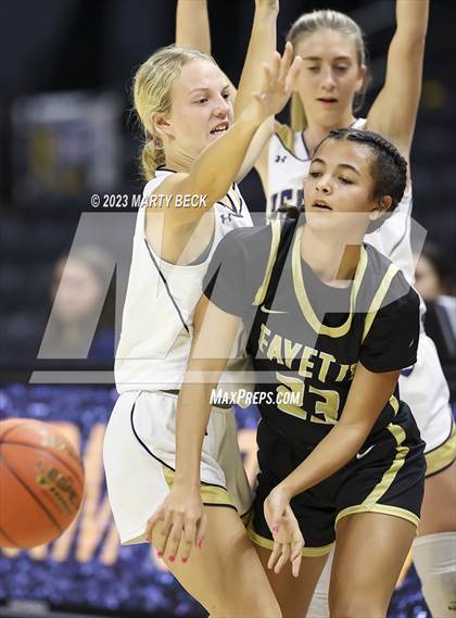 Thumbnail 3 in Fayette vs Helias Catholic (Norm Stewart Classic) photogallery.
