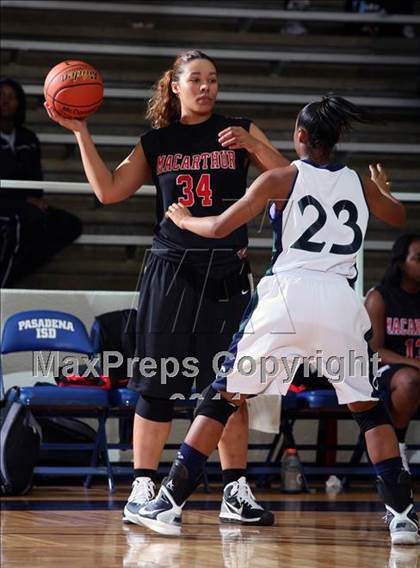 Thumbnail 3 in College Park vs MacArthur (McDonald's Texas Invitational) photogallery.