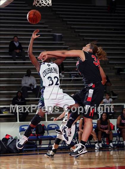 Thumbnail 2 in College Park vs MacArthur (McDonald's Texas Invitational) photogallery.