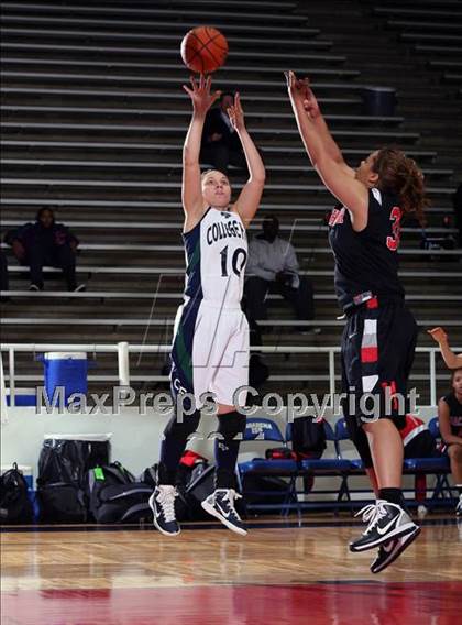 Thumbnail 2 in College Park vs MacArthur (McDonald's Texas Invitational) photogallery.